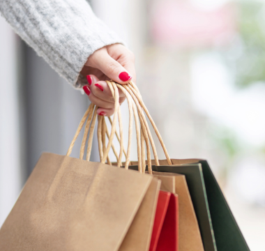 Luxury bag reinforced with kraft paper for strength and sustainability