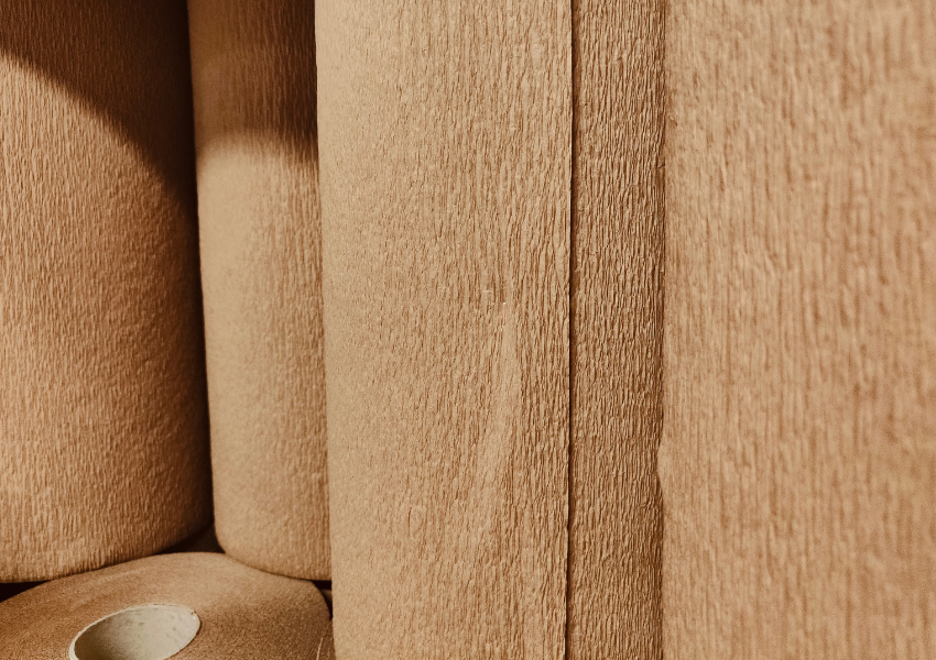 Comparativa técnica de papel crepé frente a otros materiales de aislamiento eléctrico