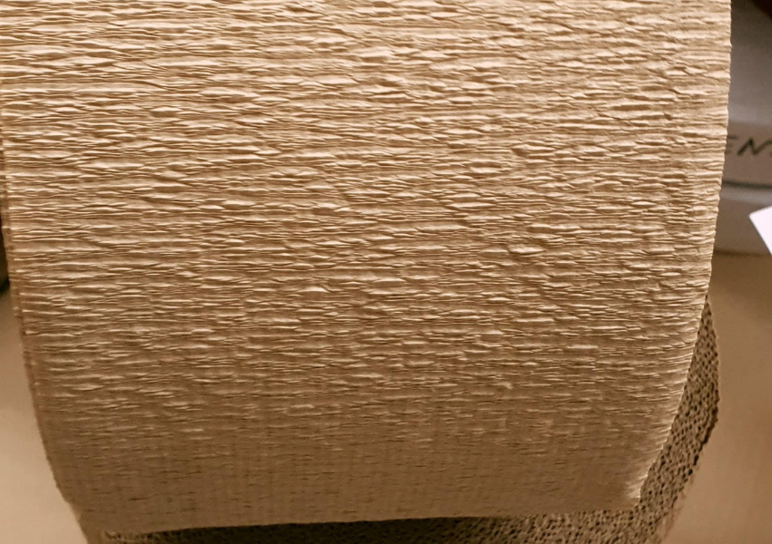 Papel crepé para packaging sostenible frente a plásticos y otros materiales