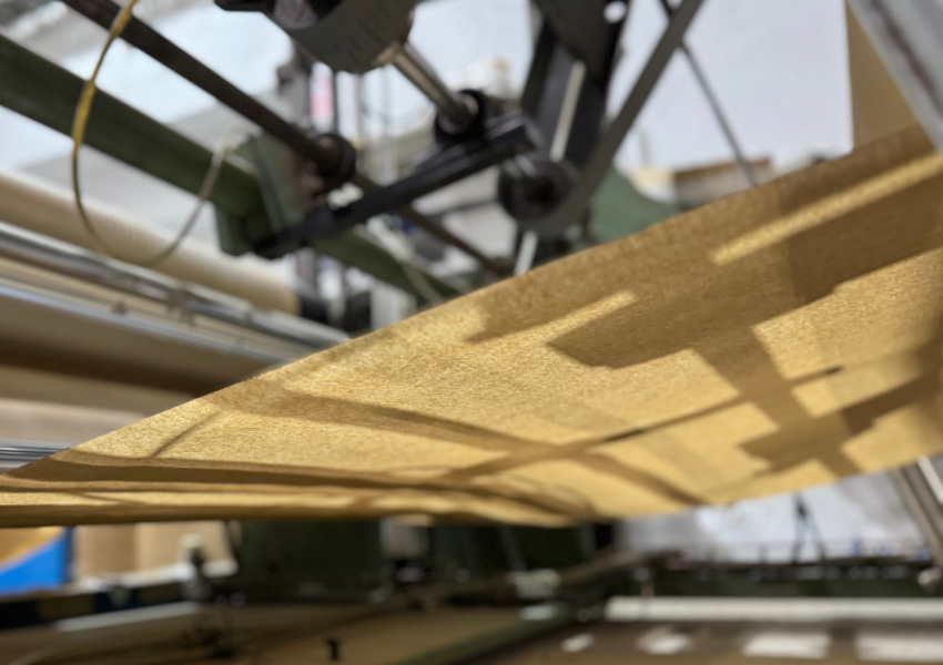 Blade and saw protection with crepe paper for sustainable industrial packaging