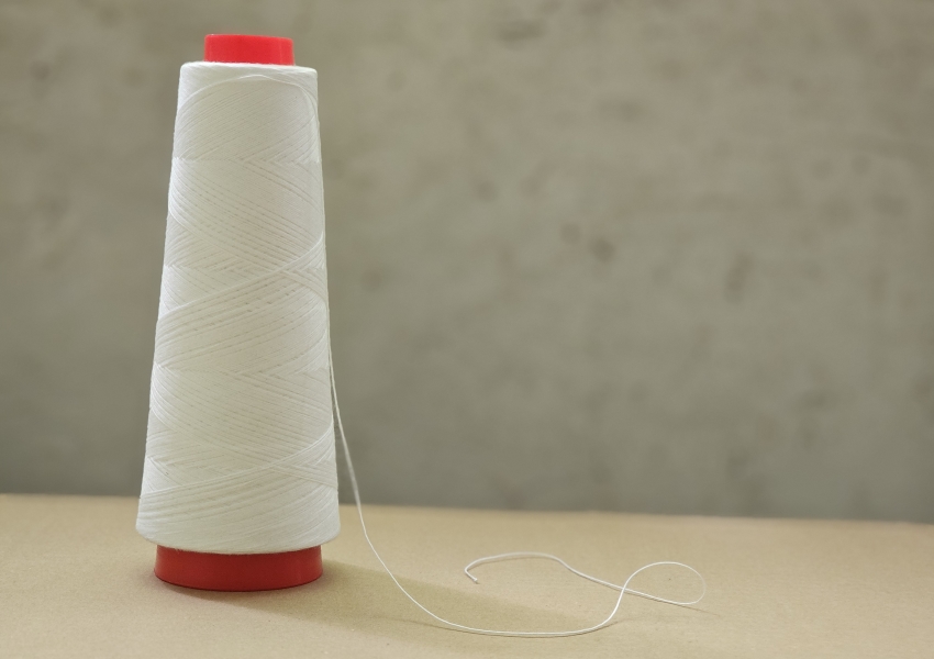 Paraffin-coated polyester thread