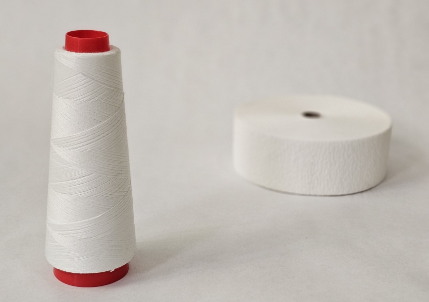 Paraffin-coated polyester thread